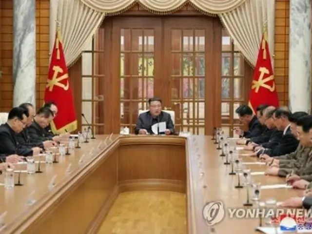 先月30日、朝鮮労働党政治局会議を主宰する金正恩国務委員長（朝鮮労働党総書記）＝（朝鮮中央通信＝聯合ニュース）≪転載・転用禁止≫