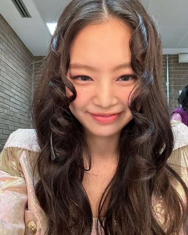 JENNIE（BLACKPINK）、かわいいヘアスタイルを公開“見ている私たちも幸せ”（画像提供:wowkorea）