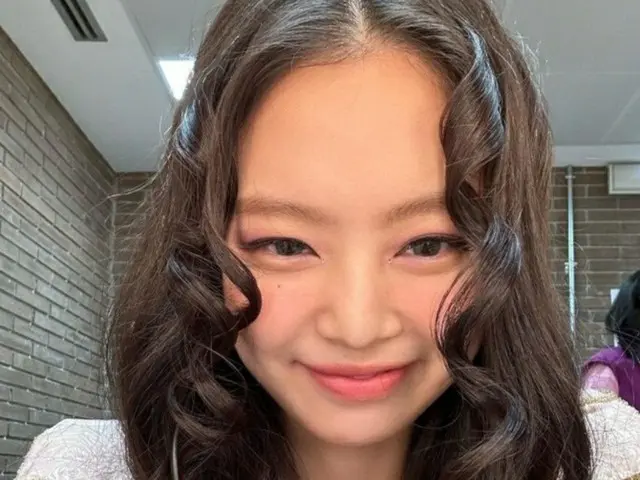 JENNIE（BLACKPINK）、かわいいヘアスタイルを公開“見ている私たちも幸せ”（画像提供:wowkorea）