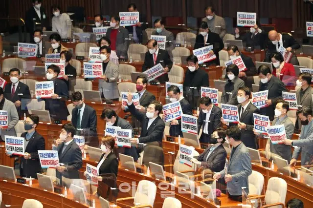 イ・サンミン長官解任建議案の通過に与党の国政調査委員全員辞職（画像提供:wowkorea）