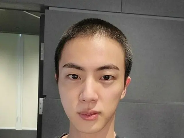 「BTS」JIN、入隊控え坊主頭に変身…”行ってきます”（画像提供:wowkorea）