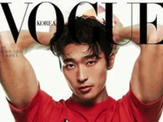 サッカー韓国代表チョ・ギュソン、「VOGUE KOREA」画報で鍛えられた筋肉を披露