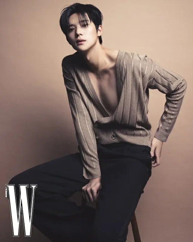 俳優ムン・サンミン、韓服を脱ぎ致命的なセクシーさで魅了1（画像提供:wowkorea）