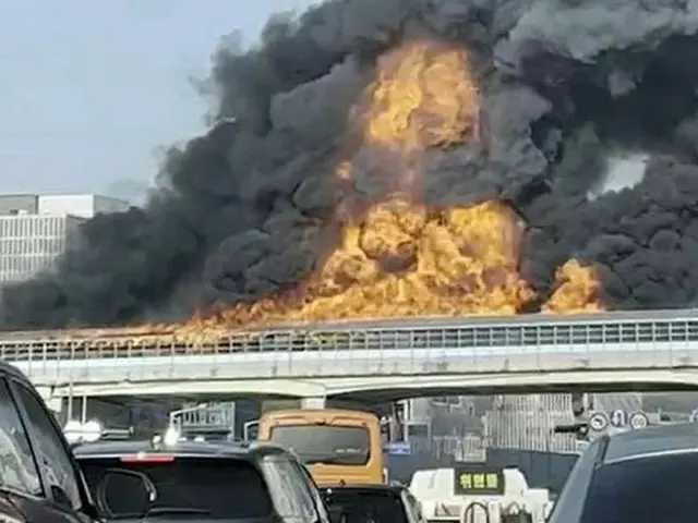 【速報】果川の高速道路で大規模火災…「多数の車両が取り残される」（画像提供:wowkorea）