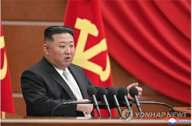 朝鮮労働党中央委員会総会に出席した金正恩氏＝（朝鮮中央通信＝聯合ニュース）≪転載・転用禁止≫