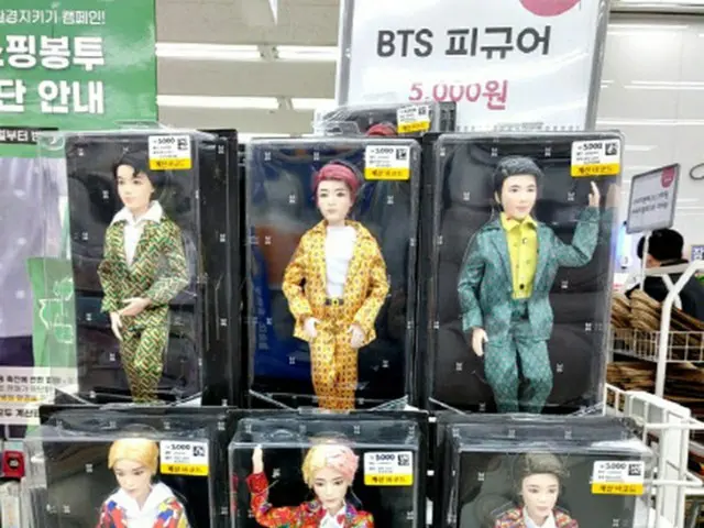 ダイソーで販売している「BTS（防弾少年団）」のフィギュア（画像提供:wowkorea）