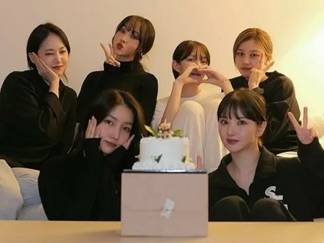 「GFRIEND」、8周年記念し完全体で集合（画像提供:wowkorea）