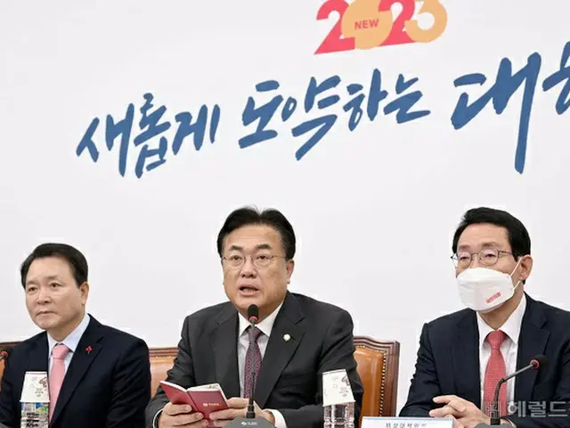 韓国与党“国民の力”のチョン・ジンソク（鄭鎮碩）非常対策委員長（中央）（画像提供:wowkorea）