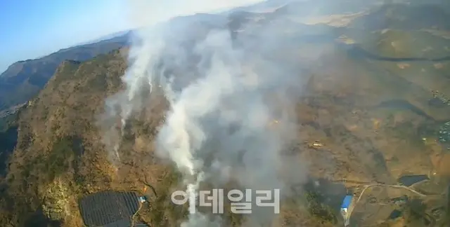 全羅南道高興郡で山火事...ヘリコプター5機など動員して鎮火中＝韓国（画像提供:wowkorea）