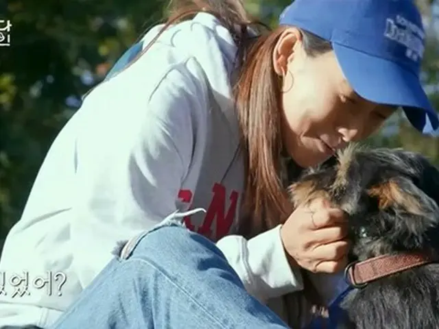 歌手イ・ヒョリ、一時保護していた犬のトミーとカナダで涙の再会（画像提供:wowkorea）
