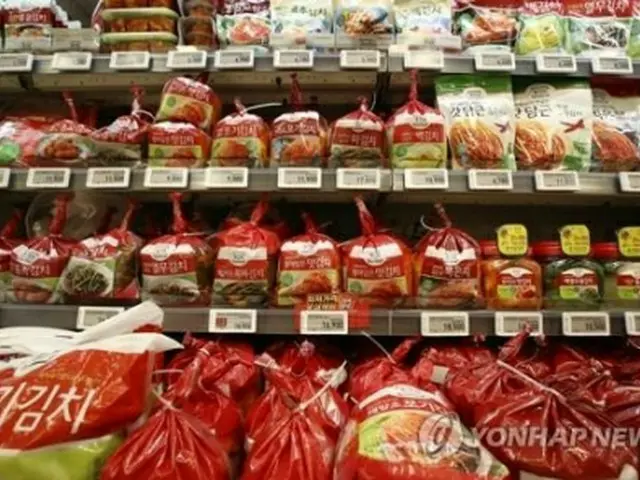 ソウル市内の大型スーパーのキムチ売り場（資料写真）＝（聯合ニュース）