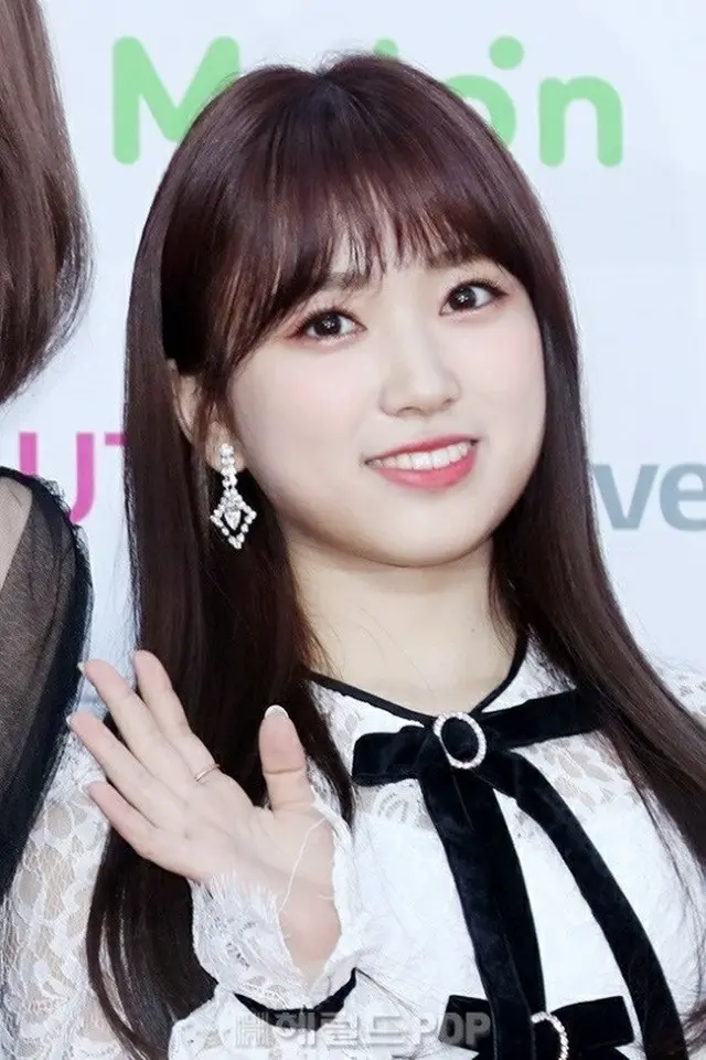 「IZ*ONE」矢吹奈子、俳優転向orさくらの後を追って韓国へ？…動向に関心が集まる（画像提供:wowkorea）