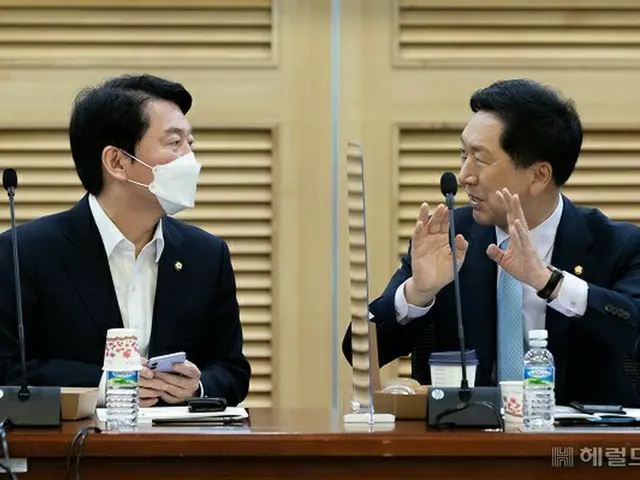 安哲秀、国民の力議員（左）とキム・ギヒョン議員（右）（画像提供:wowkorea）