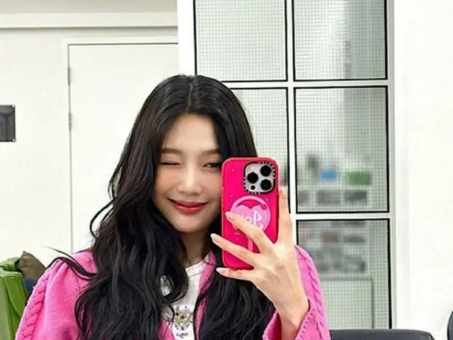 ジョイ（Red Velvet）、華やかなピンク色もしっかり消化…「爽やかな美」（画像提供:wowkorea）