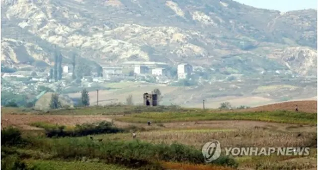 南北軍事境界線がある板門店から見える北朝鮮の村（写真共同取材団）＝（聯合ニュース）