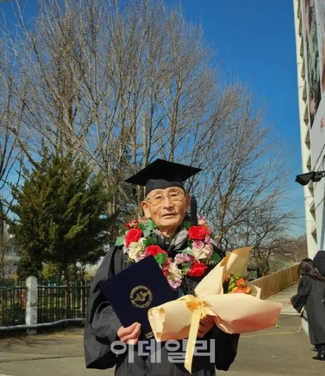 最高齢94歳の大学生が学士号取得…「悔いの残らないように」＝韓国報道（画像提供:wowkorea）