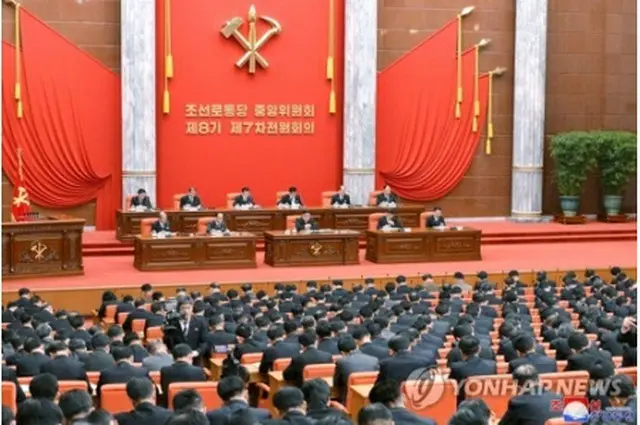 朝鮮中央通信は27日、朝鮮労働党中央委員会の総会が26日に招集されたと報じた。金正恩国務委員長（党総書記）が司会を務めた＝（朝鮮中央通信＝聯合ニュース）≪転載・転用禁止≫