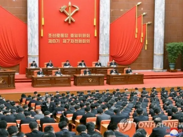 朝鮮中央通信は27日、朝鮮労働党中央委員会の総会が26日に招集されたと報じた。金正恩国務委員長（党総書記）が司会を務めた＝（朝鮮中央通信＝聯合ニュース）≪転載・転用禁止≫