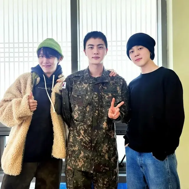 「BTS（防弾少年団）」JIMIN＆J-HOPE、入隊中のJINの面会に…久しぶりのスリーショットにARMY感動（画像提供:wowkorea）