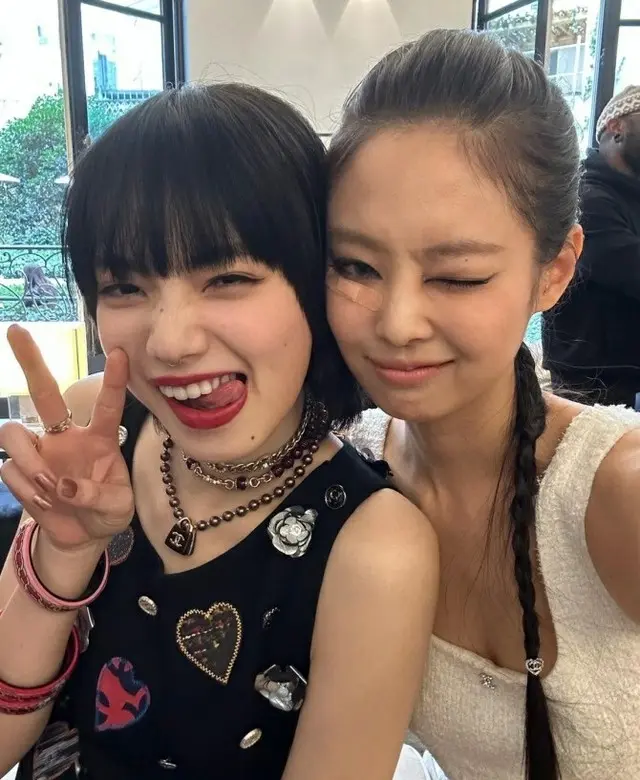 JENNIE（BLACKPINK） 、こんなにかわいいシャネルセレブは初めて・・・”ばんそうこう”を貼っていても変わらない魅力（画像提供:wowkorea）