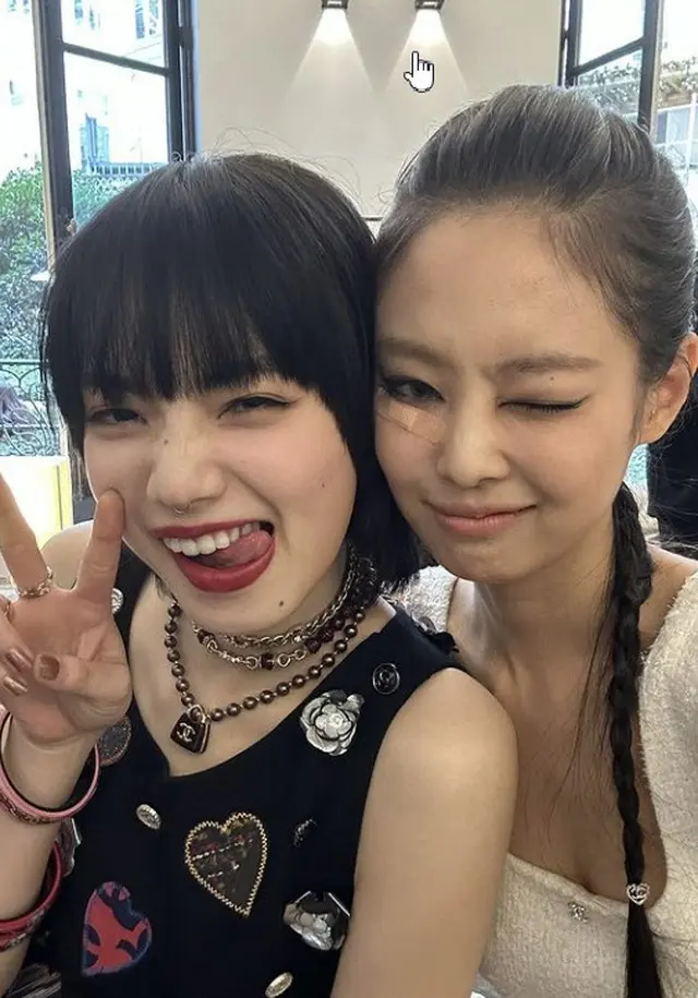 「BLACKPINK」JENNIE、女優の小松菜奈と仲良く自撮りにネットユーザーも驚き（画像提供:wowkorea）