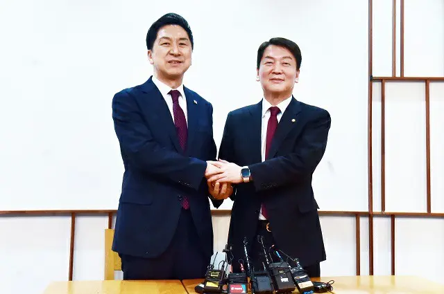 韓国与党“国民の力”の金起ヒョン代表（左）と安哲秀議員（画像提供:wowkorea）