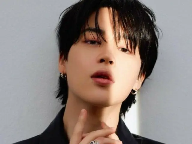 「BTS（防弾少年団）」JIMIN、ARMYたちをときめかせるセクシーなまなざし…がっちりした腕の筋肉もあらわに（画像提供:wowkorea）