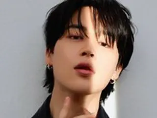 「BTS（防弾少年団）」JIMIN、ARMYたちをときめかせるセクシーなまなざし…がっちりした腕の筋肉もあらわに