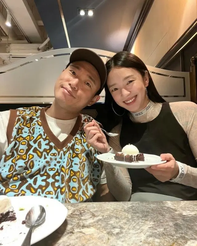 ラッパーのケリ（Leessang）夫婦、結婚6周年のカップルリング…「これからも仲良く老いていこう」（画像提供:wowkorea）