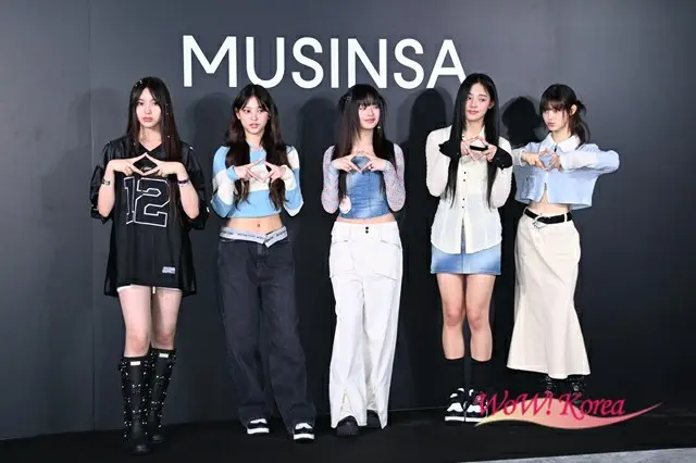 「NewJeans」左からHYEIN（ヘイン）、HAERIN（ヘリン）、HANNI（ハニ）、MINJI（ミンジ）、DANIELL（ダニエル）