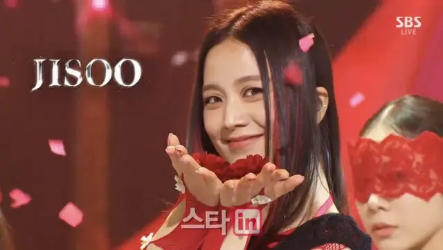 JISOO（BLACKPINK）、「人気歌謡」でフラワーパフォーマンスを披露（画像提供:wowkorea）