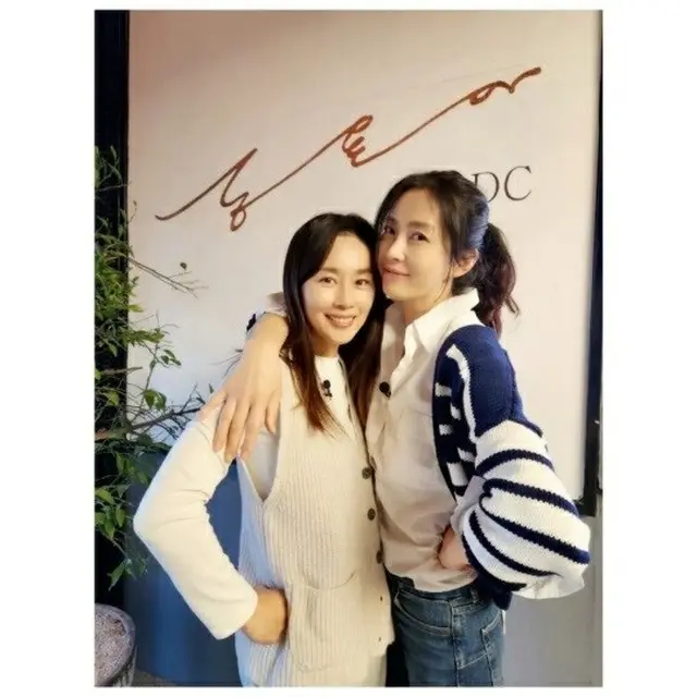 女優ソン・ユナ、「ママ」ムン・ジョンヒと10年ぶりの再会…「私たち幸せになろう」（画像提供:wowkorea）