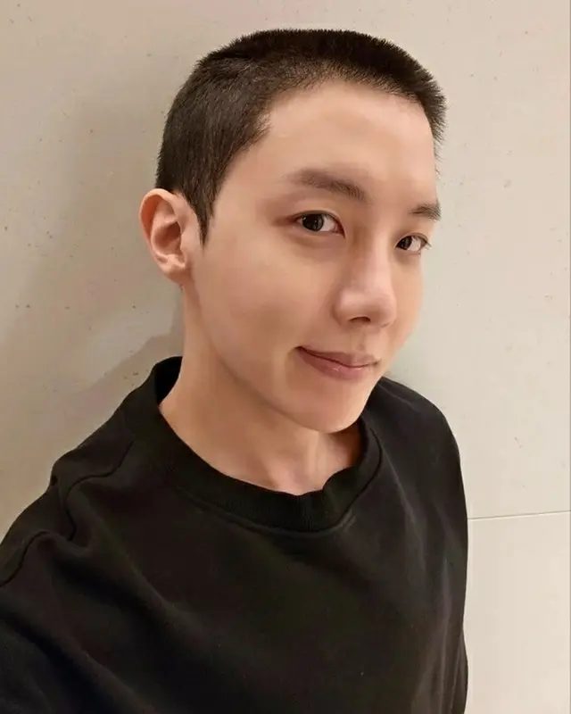 J-HOPE（BTS）、本日（18日）現役入隊…直筆であいさつ「元気で行ってきます」（画像提供:wowkorea）