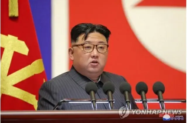 北朝鮮の朝鮮中央通信によると、金正恩氏が18日に国家宇宙開発局を現地指導し、軍事偵察衛星1号機の打ち上げを指示した＝（聯合ニュース）≪転載・転用禁止≫