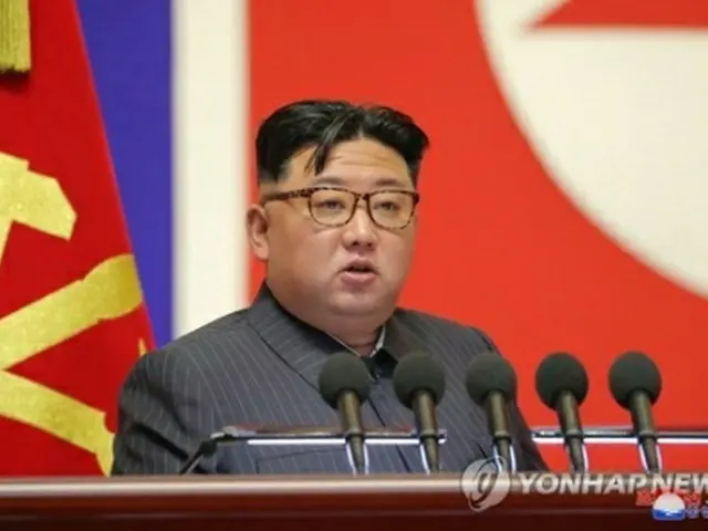 北朝鮮の朝鮮中央通信によると、金正恩氏が18日に国家宇宙開発局を現地指導し、軍事偵察衛星1号機の打ち上げを指示した＝（聯合ニュース）≪転載・転用禁止≫