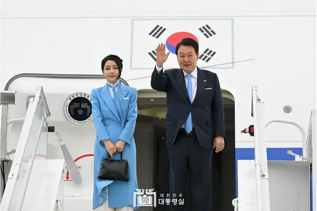 大統領夫妻、帰国の途に取材陣に対して「サプライズのあいさつ」（画像提供:韓国大統領室）