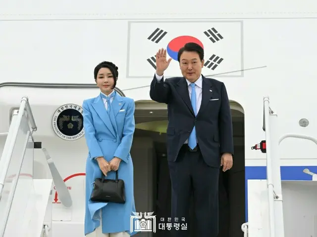 大統領夫妻、帰国の途に取材陣に対して「サプライズのあいさつ」（画像提供:韓国大統領室）