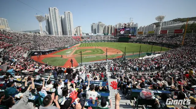 ＜韓国プロ野球＞ロッテ・ジャイアンツ、満員の球場で11年ぶり”8連勝”＝3949日ぶりに「首位」（画像提供:wowkorea）