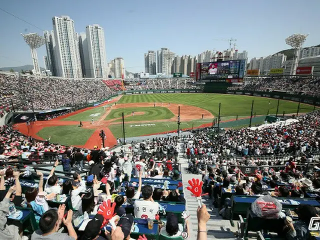 ＜韓国プロ野球＞ロッテ・ジャイアンツ、満員の球場で11年ぶり”8連勝”＝3949日ぶりに「首位」（画像提供:wowkorea）