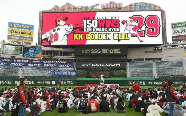 ＜韓国プロ野球＞キム・グァンヒョン、150勝記念イベントで100人に記念リング・ユニフォームをプレゼント（画像提供:wowkorea）