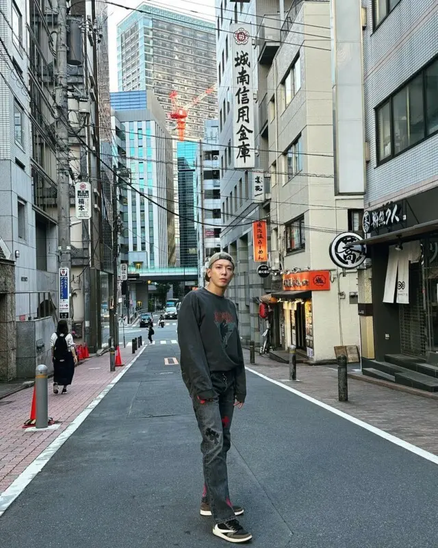 「CNBLUE」ジョン・ヨンファ、横浜の街を楽しむリラックスした姿…ホンギ（FTISLAND）も”いいね”（画像:ジョン・ヨンファSNS）