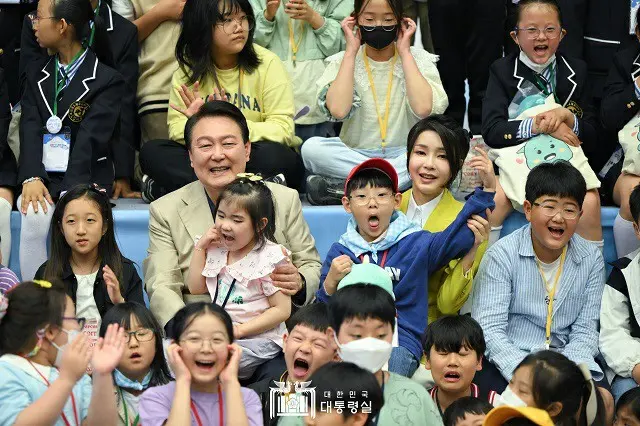 韓国の尹錫悦大統領はこどもの日を迎え、青瓦台に子どもたちを招待した（画像提供:wowkorea）