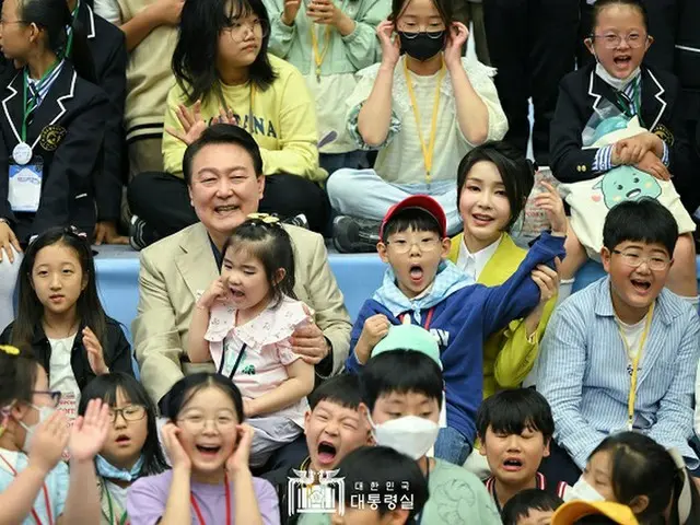 韓国の尹錫悦大統領はこどもの日を迎え、青瓦台に子どもたちを招待した（画像提供:wowkorea）