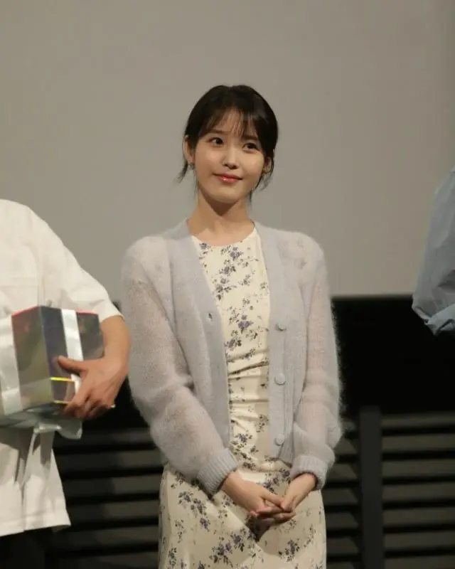 IU（アイユー）、楽曲盗作告発の事態にも和気あいあいとファンサービス…心配を吹き飛ばす初の公式席上（画像提供:wowkorea）