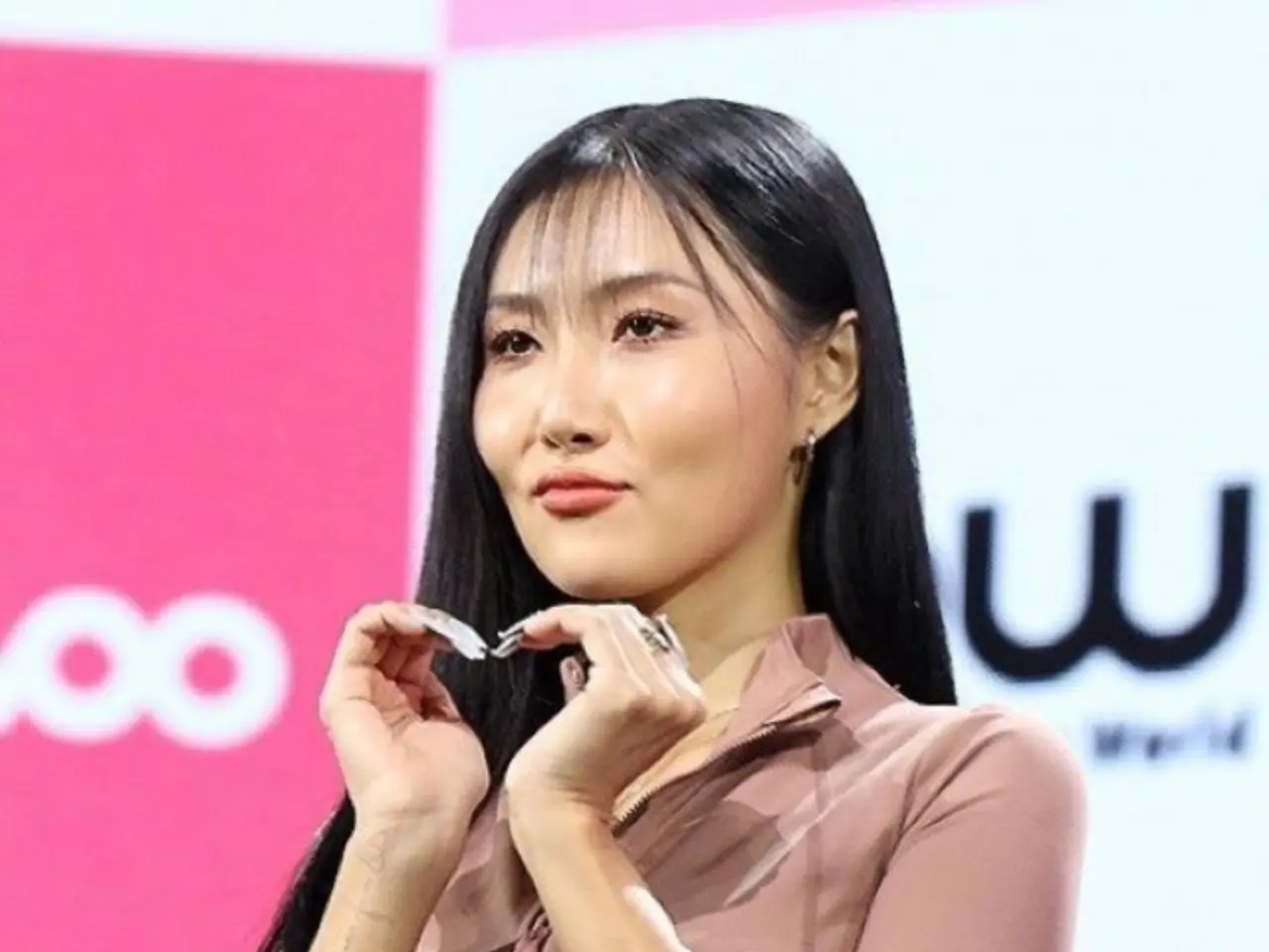 やりすぎ？”ファサ（MAMAMOO）、高い扇情性で批判の声？「ダンス歌手