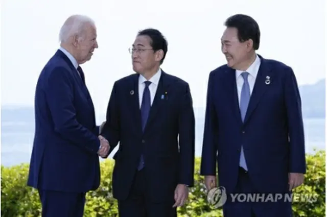 21日に広島で会談した（右から）韓国の尹錫悦（ユン・ソクヨル）大統領、日本の岸田文雄首相、米国のバイデン大統領＝（聯合ニュース）