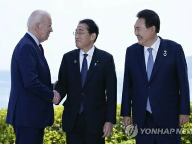 21日に広島で会談した（右から）韓国の尹錫悦（ユン・ソクヨル）大統領、日本の岸田文雄首相、米国のバイデン大統領＝（聯合ニュース）