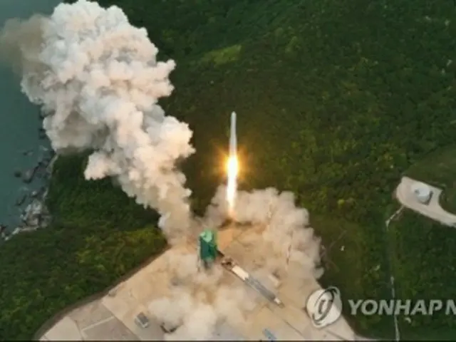 羅老宇宙センターから打ち上げられた「ヌリ」（韓国航空宇宙研究院提供）＝（聯合ニュース）≪転載・転用禁止≫