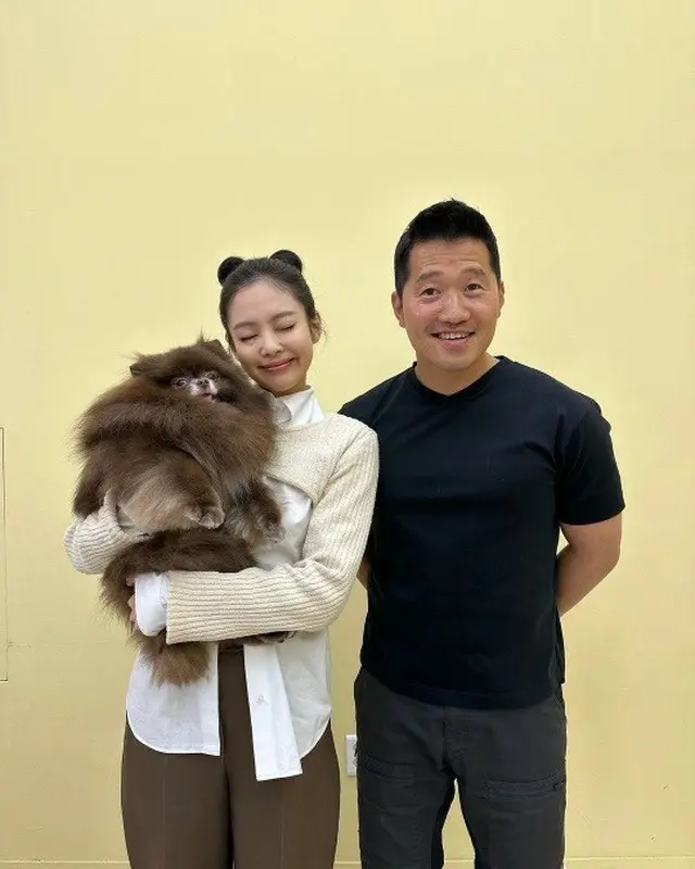 JENNIE（BLACKPINK）Xカン・ヒョンウク、どちらが成功したオタクかな？…スーパースターと“犬統領”の出会い（画像提供:wowkorea）