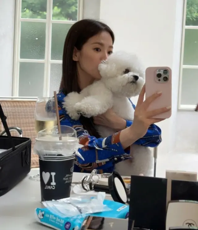 女優ソン・ヘギョ、愛犬と一緒にツーショット撮りたい「ママの気持ち」（画像提供:wowkorea）